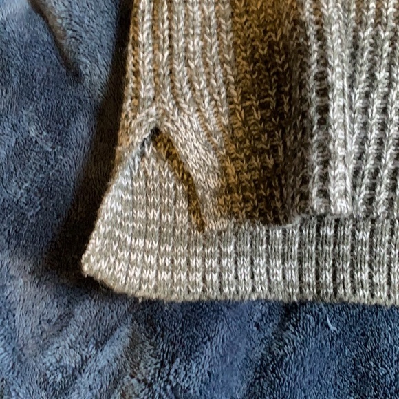 SO Sweater - Picture 4 of 8
